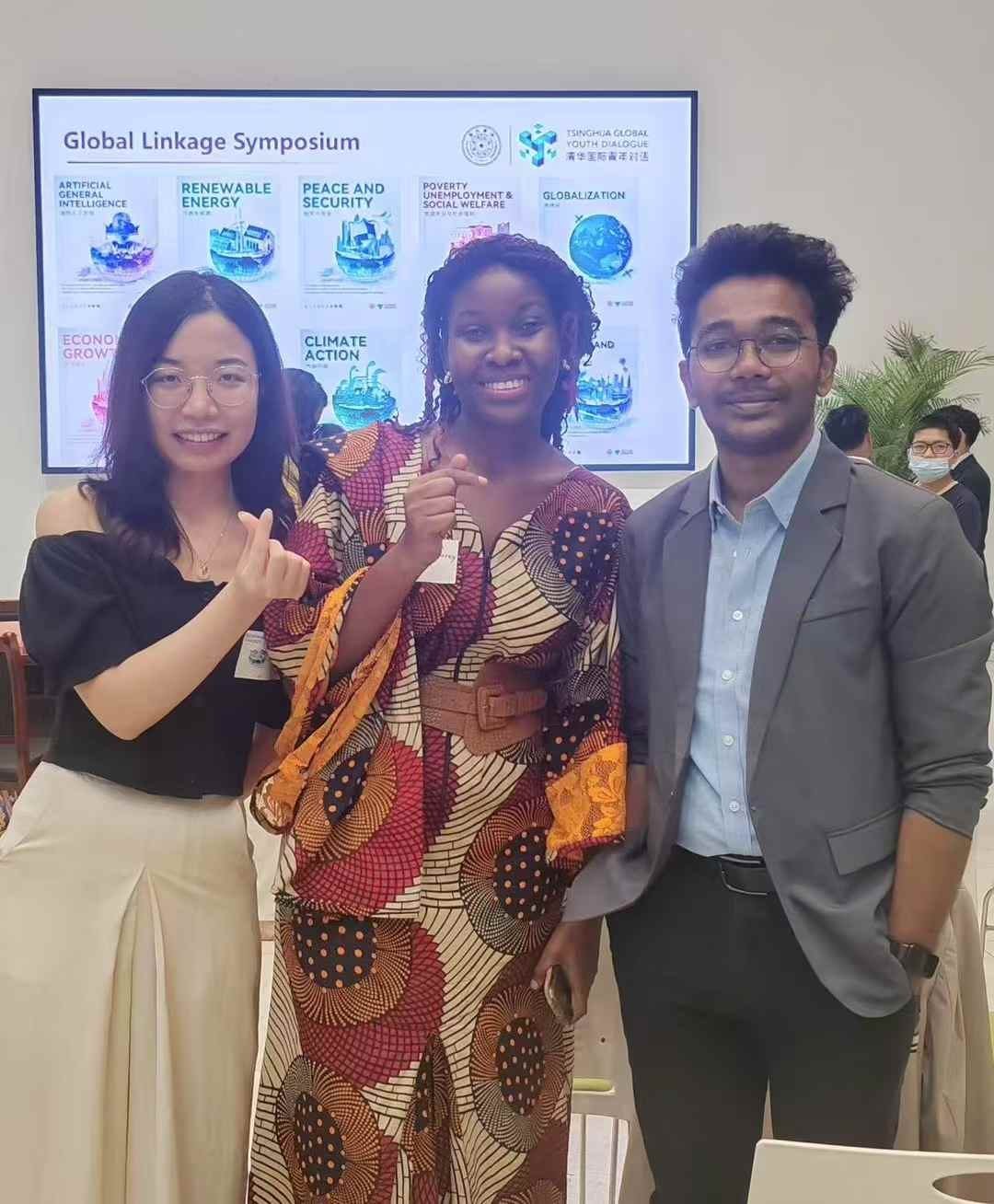 At the Global Linkage Symposium, Tsinghua Global Youth Dialogue.